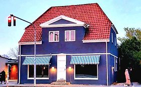 Guesthouse 'Blue House' In Vintage Villa&Garden